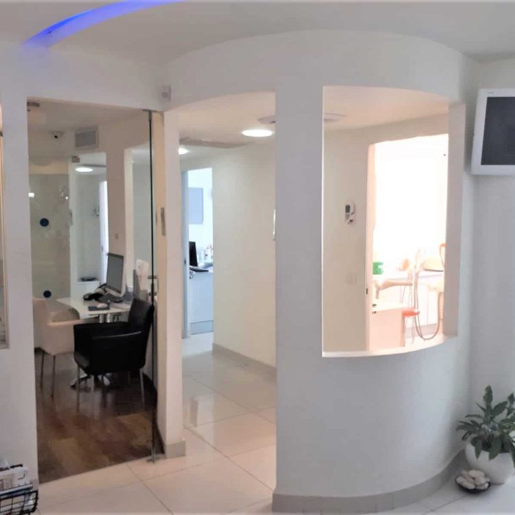 מרפאת שיניים - מבט מהכניסה